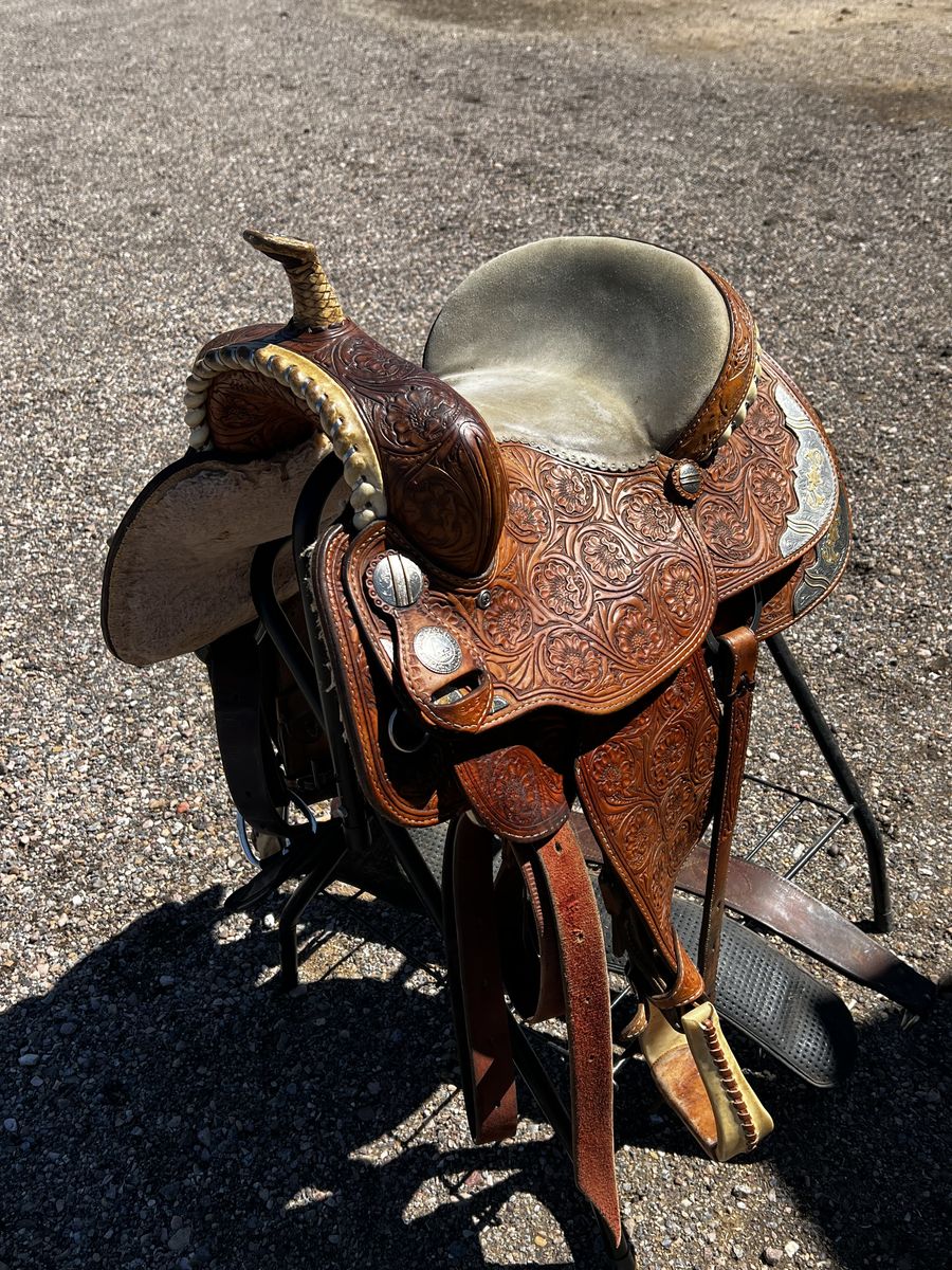 YOUTH Show saddle