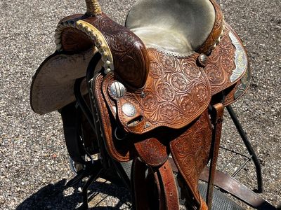 YOUTH Show saddle
