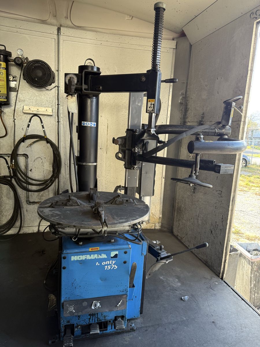 Hoffman Monty 1575B Tire Changer