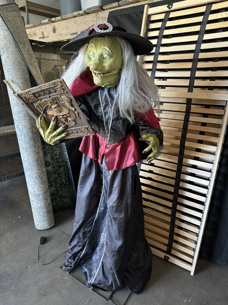 Full Size Animatronic Witch Halloween Decoration