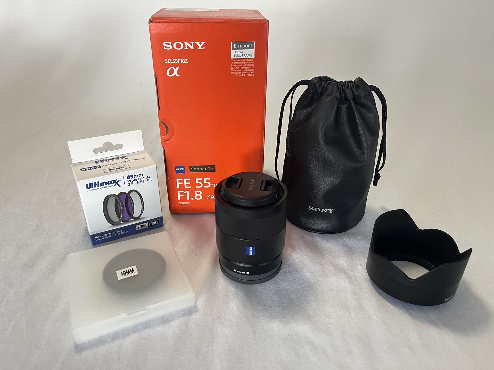 Sony Zeiss Sonnar T FE 55mm f/1.8 ZA Full Frame Lens – Excellent + Filters Included