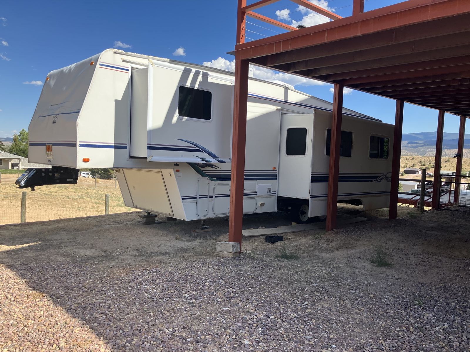 Fleetwood Terry 5th Wheel Travel Trailer - Spacious RV with Slide-Outs