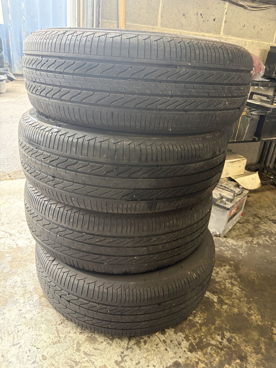 Accelera Eco Plush 215/60r16