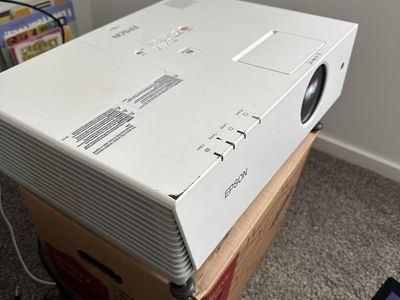 PowerLite 6100i Projector, Roku access, 3500 lumens, working condition