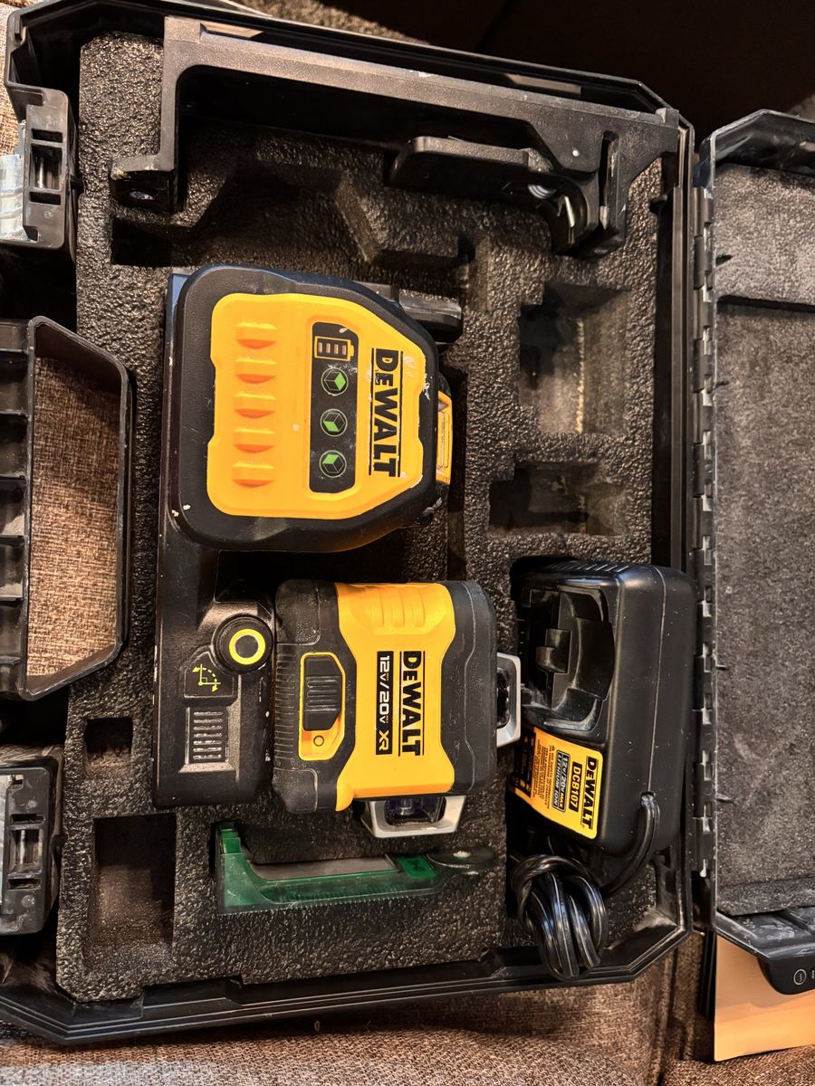 Very Nice Dewalt Dcle34520g 20V Cross Line Laser K