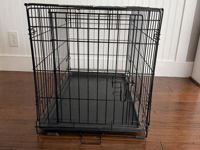 Dog crate- like new