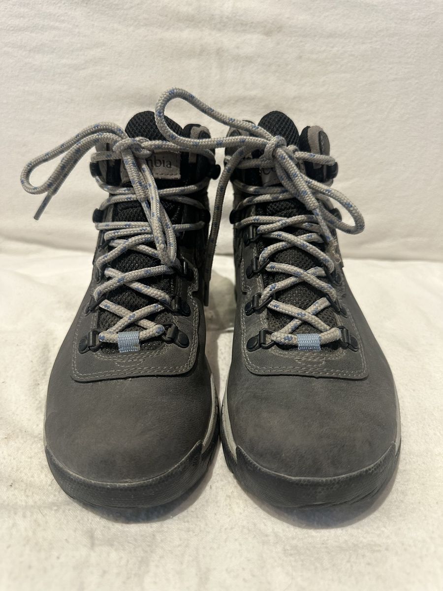 Columbia women’s size 7.5 grey Leather waterproof mid hiking boots