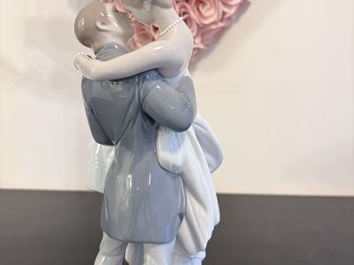 Lladro 4808 'Wedding' Porcelain Figurine Groom Carrying Bride