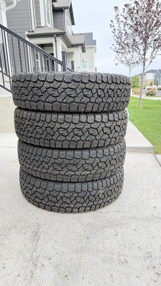 225/75R16 Toyo AT3 