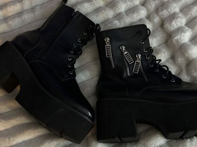 Women's Size 9 Black Platform Chunky Heel Ankle Boots with Zipper Details