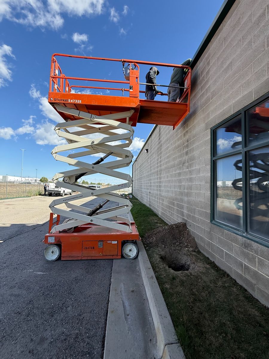 SCISSOR LIFT 19 - 26 - 32FT.     RENTAL