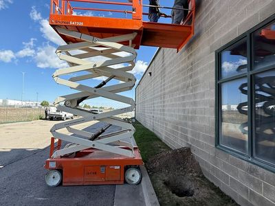SCISSOR LIFT 19 - 26 - 32FT. RENTAL
