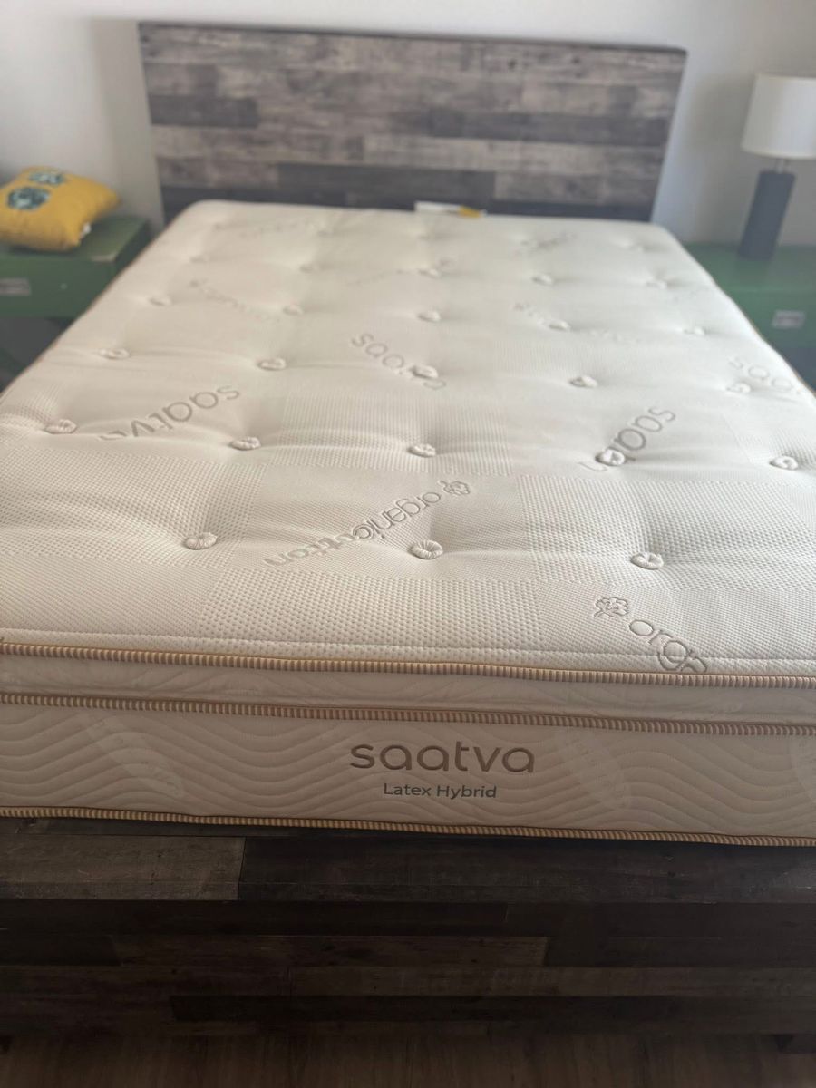 Saatva LATEX HYBRID QUEEN MATTRESS-PERFECT CONDITION