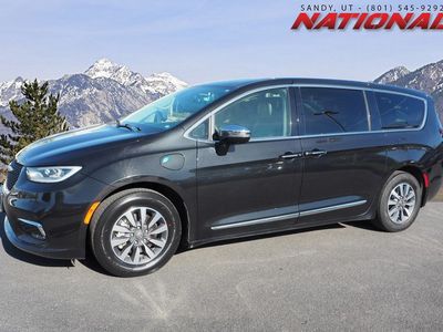 2023 Chrysler Pacifica Plug-In Hybrid Limited