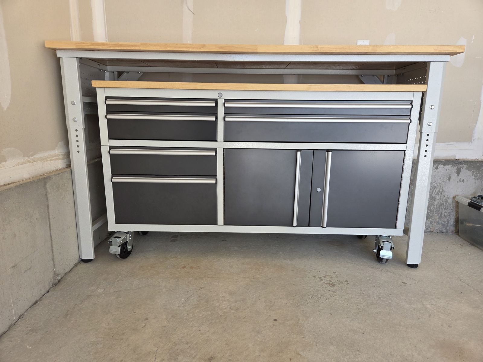 Tool bench just like new!