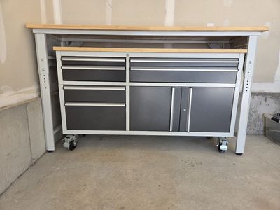 Tool bench just like new!
