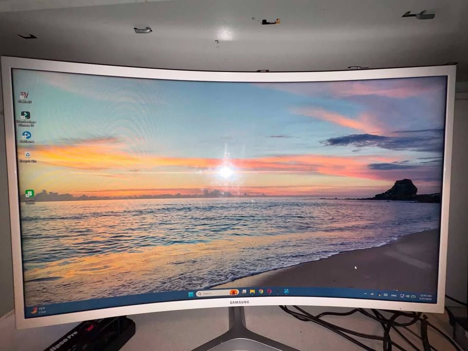 Samsung CF39 32" Curved Monitor – Excellent Condition