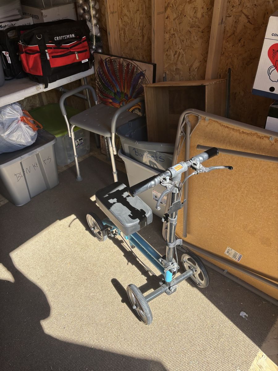 Knee scooter