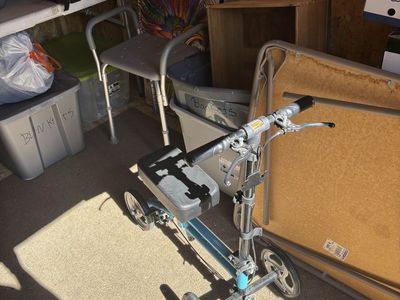 Knee scooter