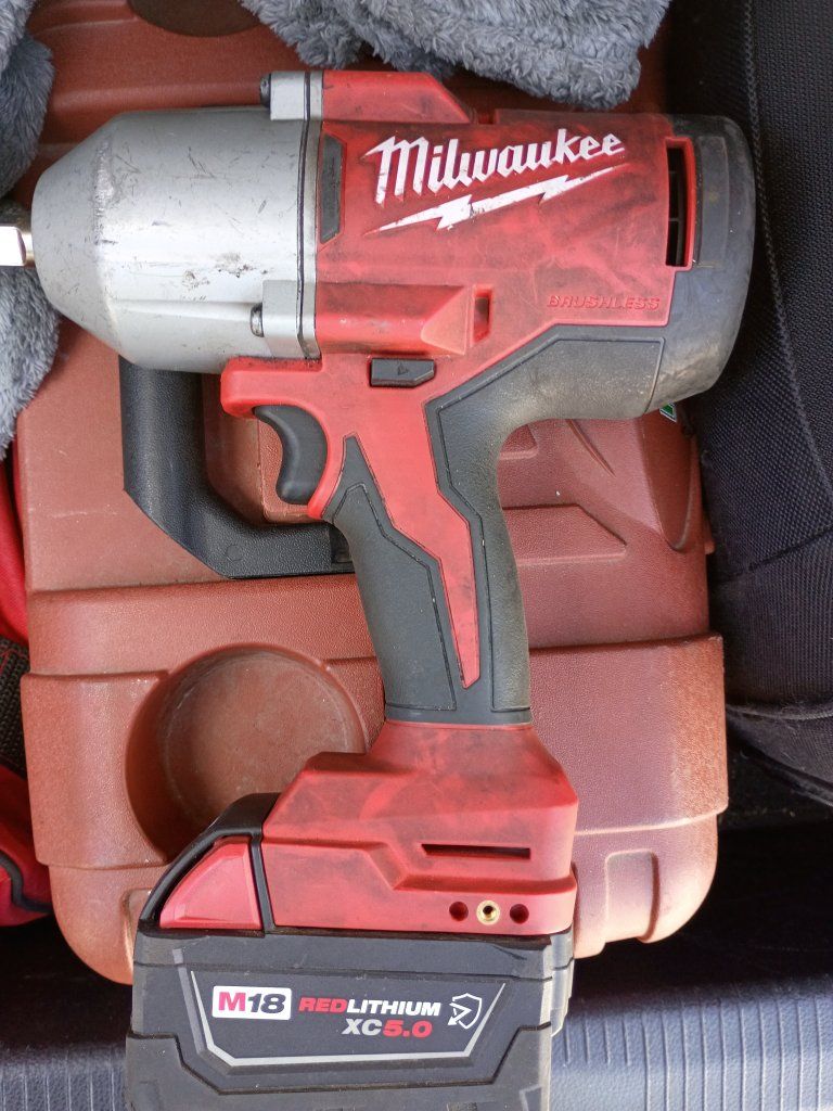 Milwaukee M18 2666-20 1/2" Brushless High Torque Impact Wrench with 5.0 Ah Battery