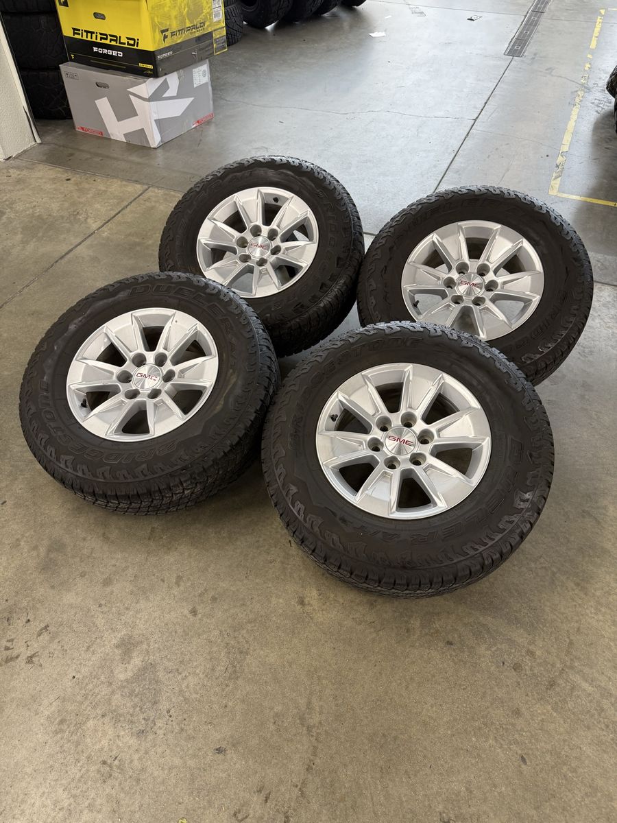 LIKE NEW 2023 gmc 1500 OEM 17in/ 265/70/17 tires