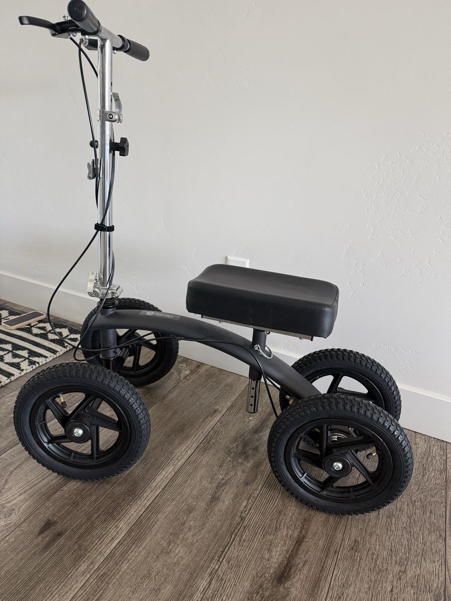 BodyMed All-Terrain Knee Walker Scooter Crutch Alternative with Large Wheels - Excellent Condition