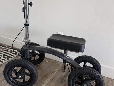 BodyMed All-Terrain Knee Walker Scooter Crutch Alternative with Large Wheels - Excellent Condition