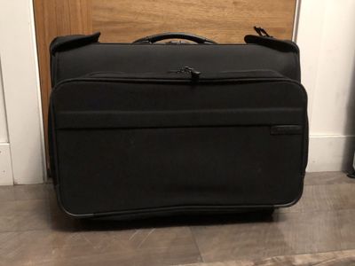 Briggs and Riley Garment Bag U374-4 Carry On Luggage 2 Wheel
