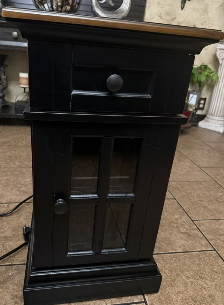 Tresanti Side Table With Power