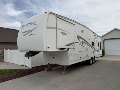 Nu-Wa HitchHiker Discover America 5th Wheel Travel Trailer