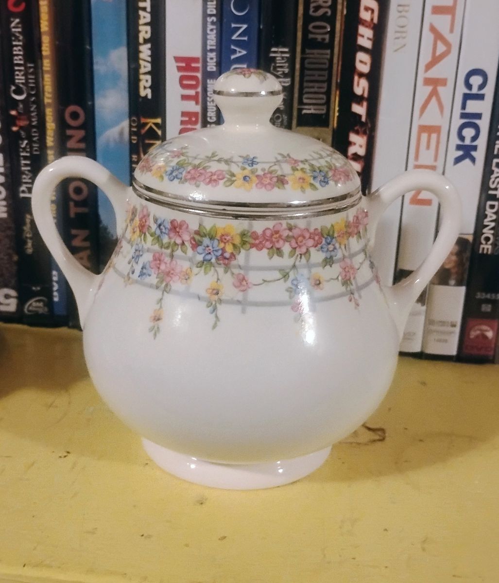 SMALL SALE FRIDAY 9-12 VINTAGE GLASS ITEMS 7350 S 22OO W