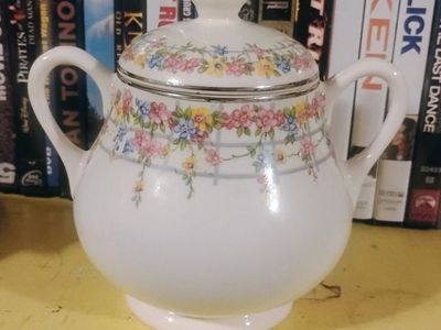 SMALL SALE FRIDAY 9-12 VINTAGE GLASS ITEMS 7350 S 22OO W