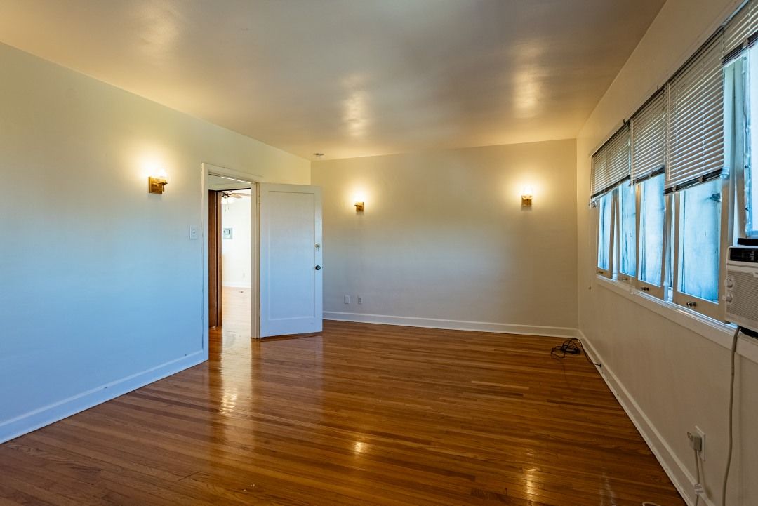 Main image 11