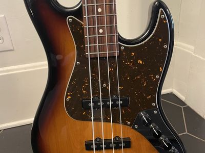 Sadowsky MV4 Jazz Bass w/ hard case