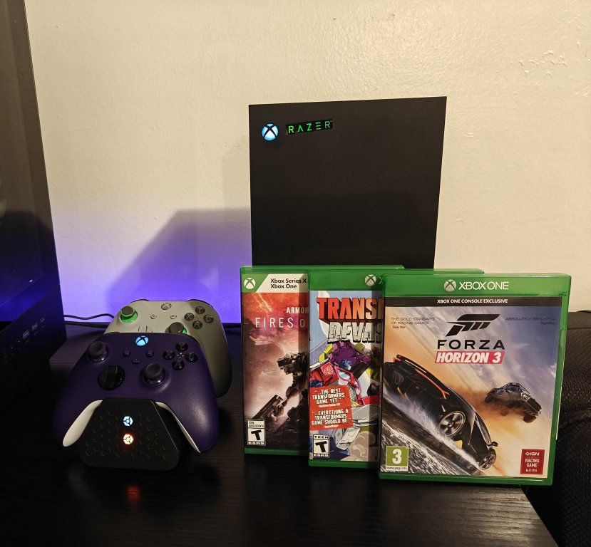 Xbox Series X Bundle, 2 Controllers, Charging Dock