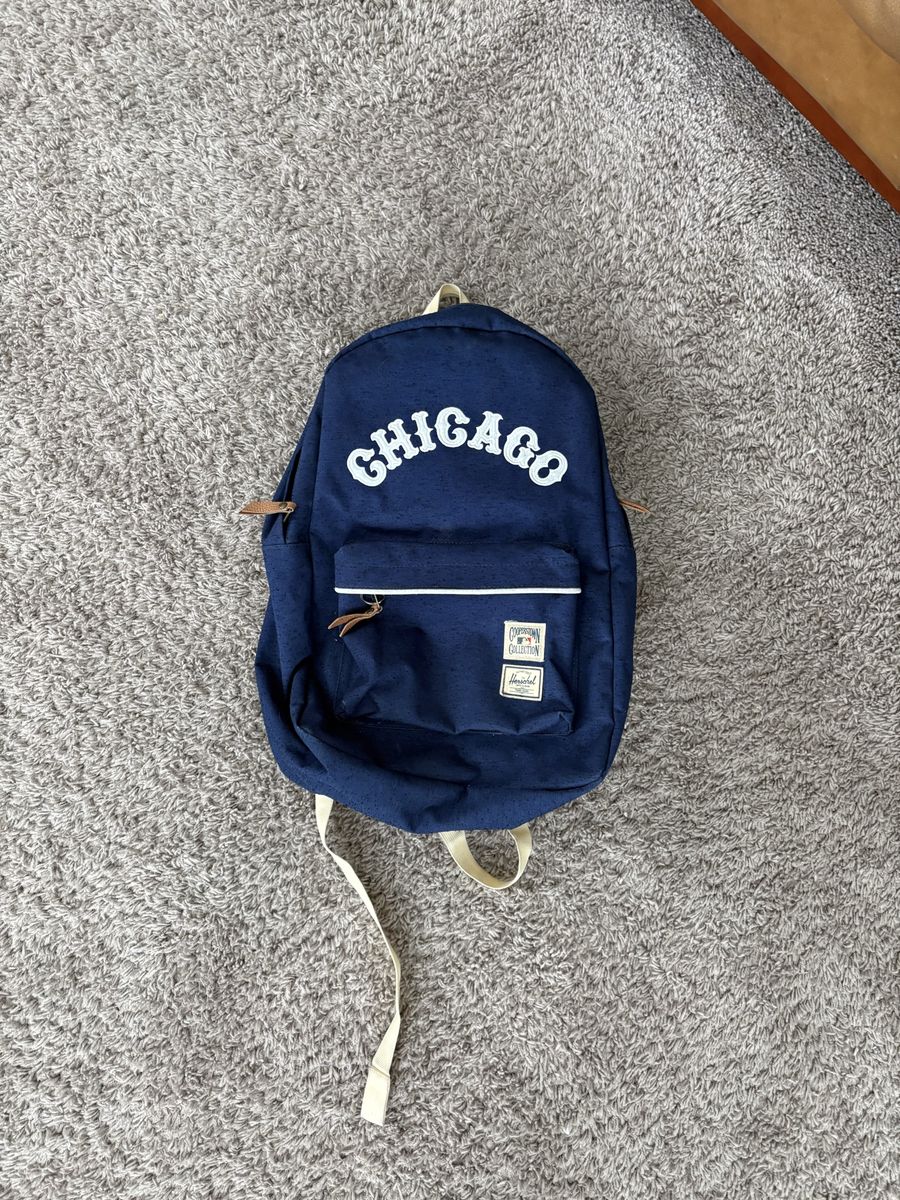 Herschel Supply Co. "Chicago" Mid-Volume Backpack - Navy Blue & White