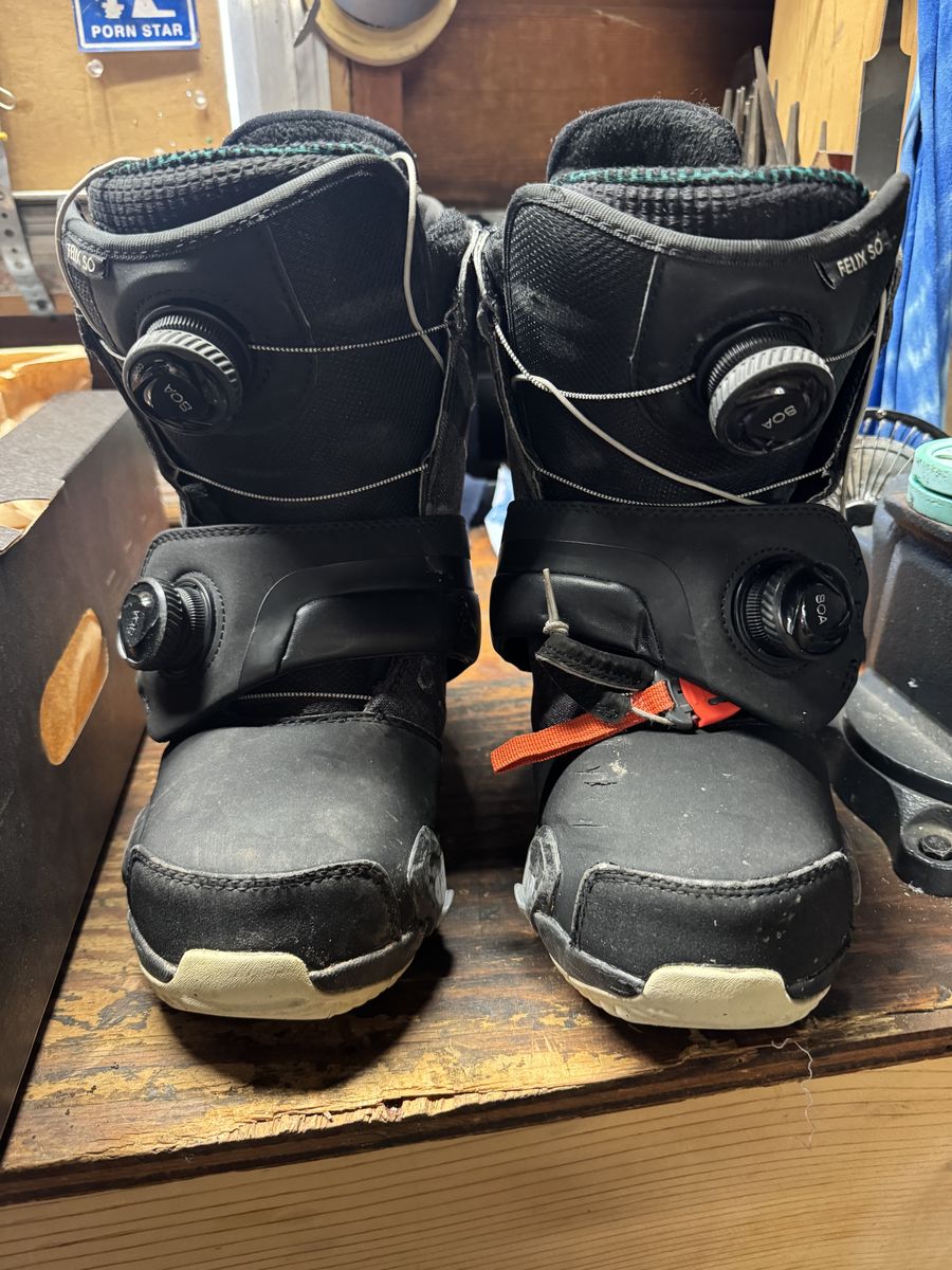 Womens size 9 Burton Step On boots