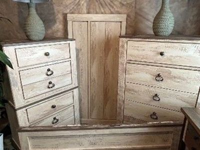 Whitewash Wood Bedroom Set including Nautica Sea form Green Lamps