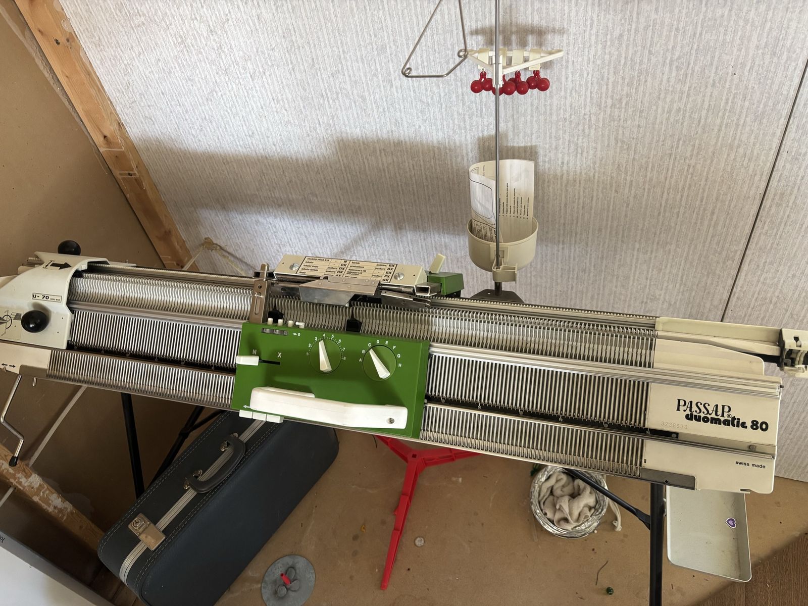Double bed knitting machine