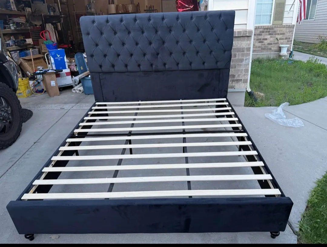 Black Tufted Velvet Platform Bed Frame - King Size with Headboard & Slats Brand New