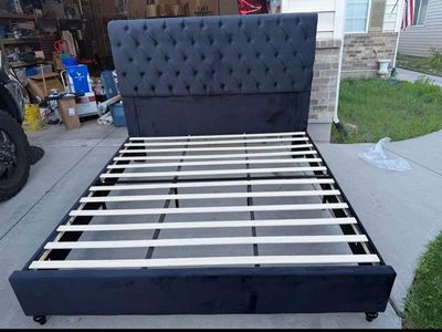 Black Tufted Velvet Platform Bed Frame - King Size with Headboard & Slats Brand New