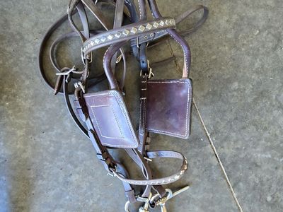Quarter horse size single harnesses
