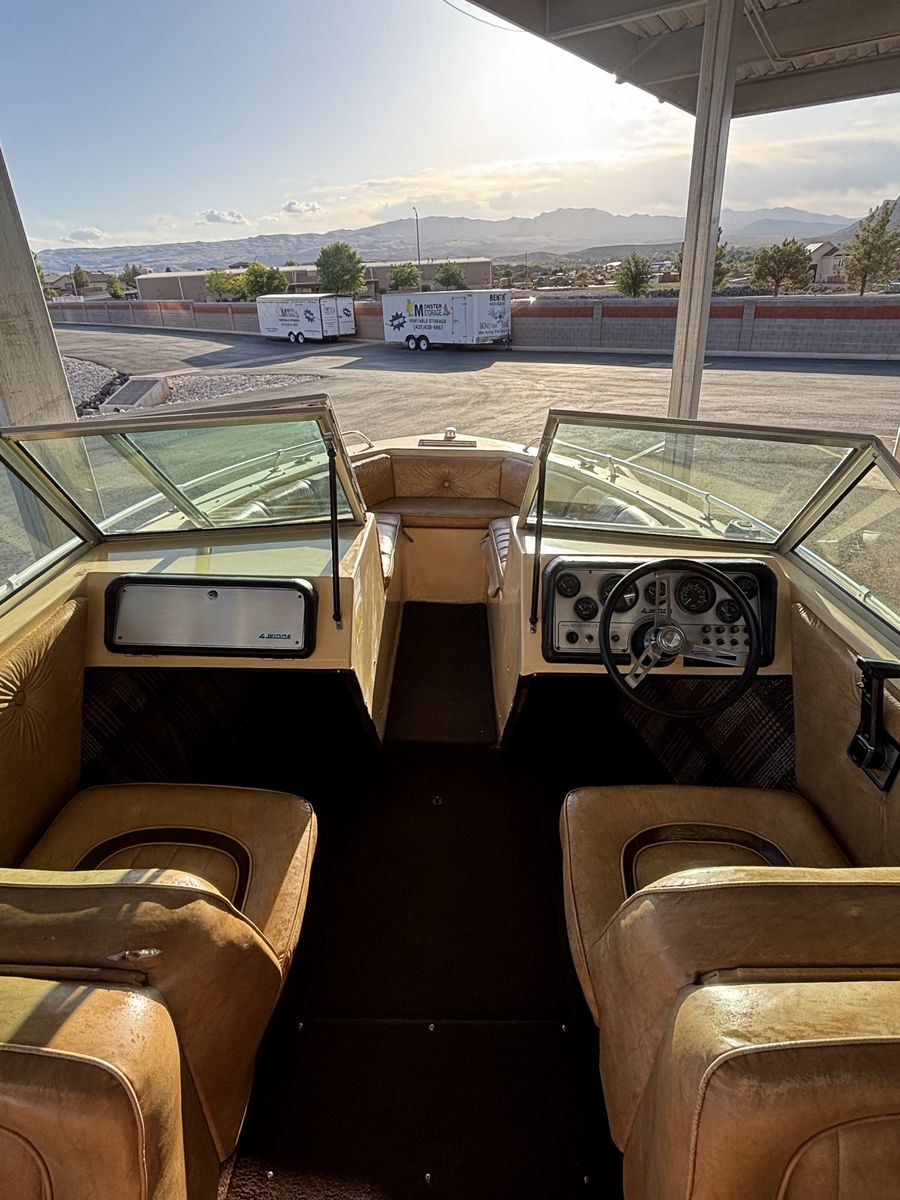 1984 Four Winns Boat - Runs Great! Serviced, Fish Finder, Trolling Motor, Key Fob Disconnect