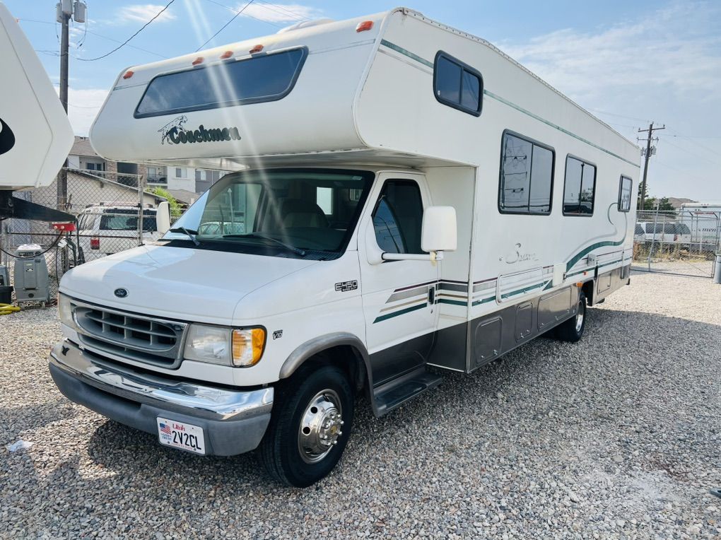 2000 Coachmen Santara 30’ Class C