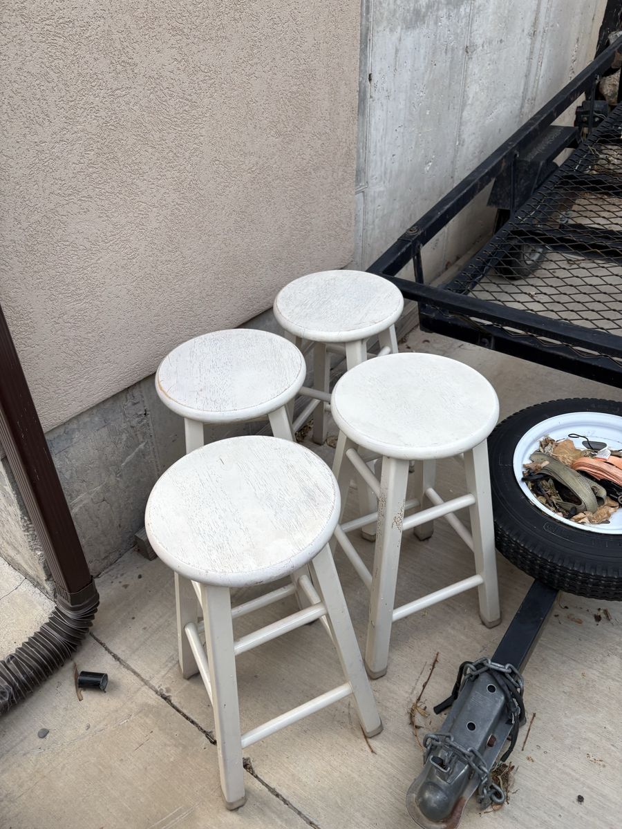 4 bar stools 