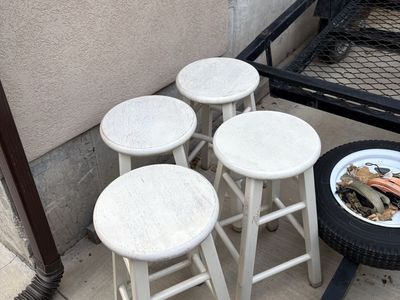 4 bar stools