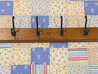 Wooden Coat Rack with 6 Black Metal Hooks - Wall Mounted Organizer