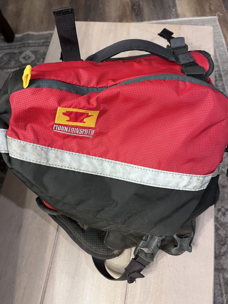 Mountainsmith Dog/K9 Pack - Medium Red/Black Hiking Pet Backpack - Excellent Condition