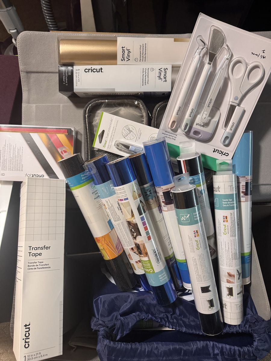 Smart Vinyl/Tools, also Maker 3 (brand new), easy press 2 (brand new), air2(used), maker (used), mugpress (used),hatpress(new)