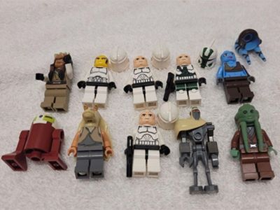 myhometownauction.com - July 2: Lego Kits, Figures, and Buckets Full of Legos Auctions (My Hometown Auctions)